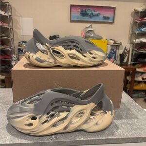 Yeezy foam runner size 9
